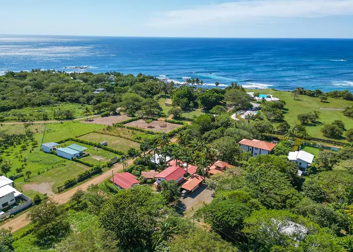 Santa Cruz Group Getaway W/ Pool: Walk To *