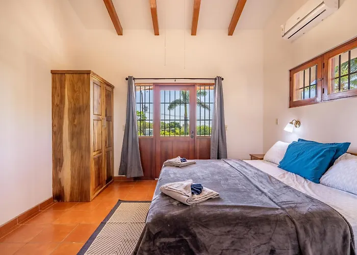 Santa Cruz Group Getaway W/ Pool: Walk To Hébergement de vacances Playa Junquillal