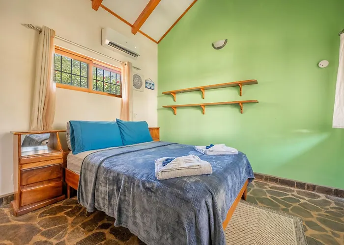 Santa Cruz Group Getaway W/ Pool: Walk To Playa Junquillal