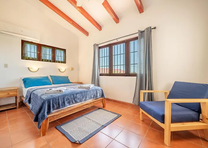 Santa Cruz Group Getaway W/ Pool: Walk To Hébergement de vacances *