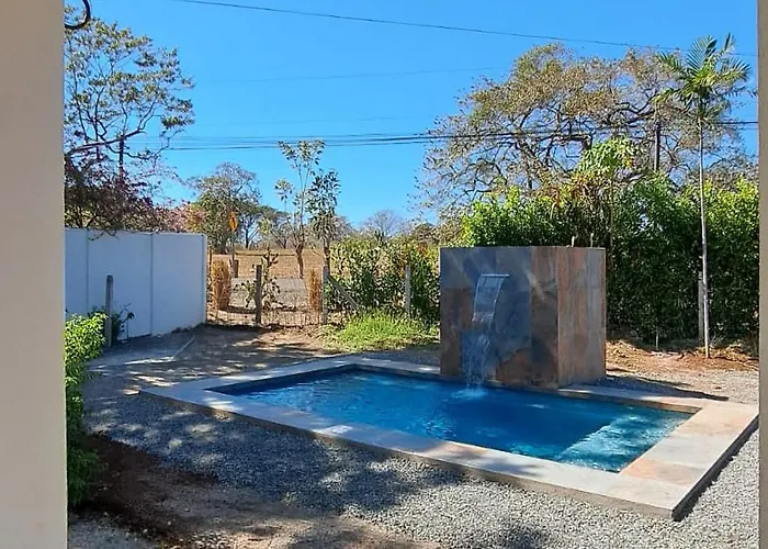 Santa Cruz Group Getaway W/ Pool: Walk To